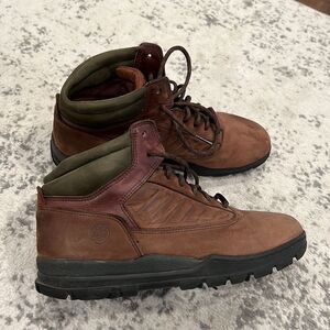 VTG Timberland Hiking boots leather suede Size 10 in EUC for their age
